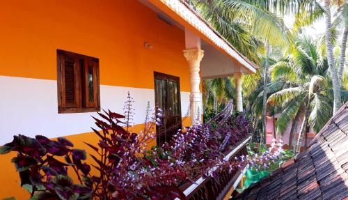 Neyyattinkara House | Relax at Thriphala Ayurveda Yogashram with Spa & Breakfast