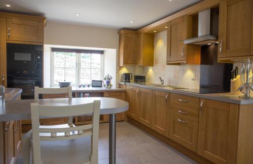 Worton House | Explore Throstle Nest House: Family-Friendly Retreat