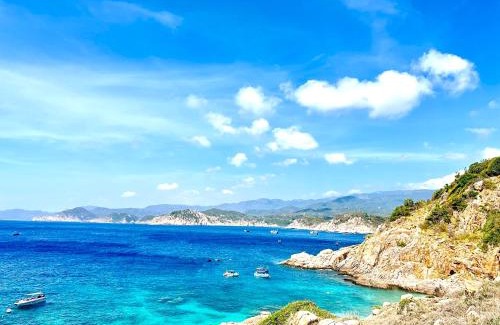 Vinh Hy House | Oceanfront THUẬN VƯƠNG Homestay with Top Guest Rating