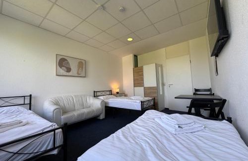 Neureut Apartment | Family-Friendly Rabe & Fischer Apartments with Kitchen Access