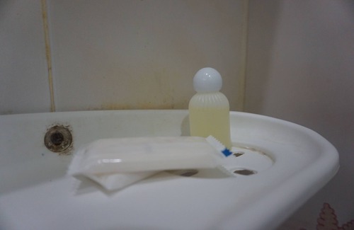 Yan Yao Hotel | Budget-Friendly Stay at Thumneab Guesthouse with Dining