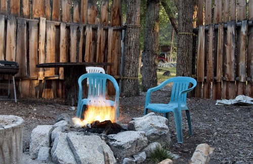 Nathrop Cabin | Pet-Friendly Thumper Cabin at Bunnylane with Pool Access