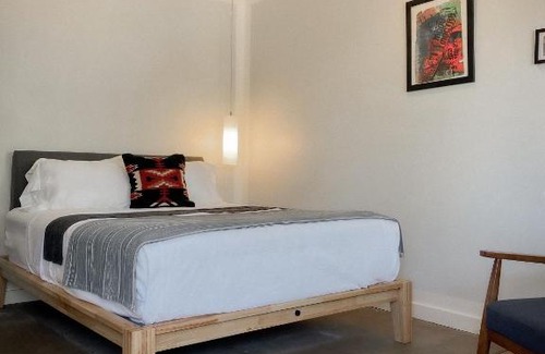 Marfa Hotel | Cozy Thunderbird Hotel: Pet-Friendly with Oceanfront Views