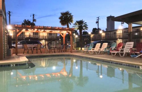 Downtown Hotel | Pet-Friendly Thunderbird Lodge with Ocean Views and Pool