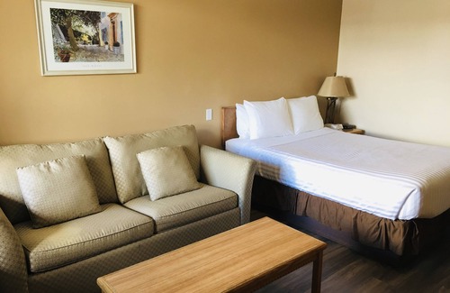 North Cowichan Hotel | Guest-Rated Thunderbird Motor Inn with Family-Friendly Amenities