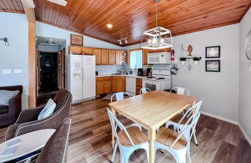 Lake Delton Apartment | Experience Thunderbird Resort Condo with Private Beach Access
