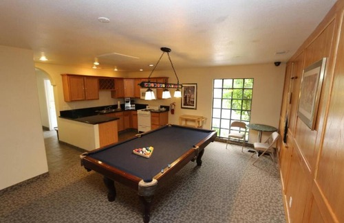 Sparks Resort | Inviting Thunderbird Resort with Oceanfront Pool Access
