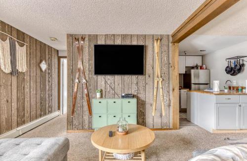 Government Camp House | Modern Thunderhead Lodge Condo 204 with Heated Pool & Games