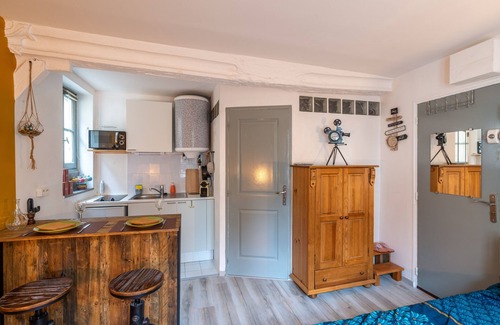 Chartres Apartment | Cozy Studio in Centre-ville with Spa and Breakfast Included