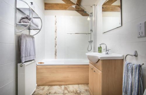 Dre-fach Felindre House | Family-Friendly Thyme Lodge in Drefach Felindre