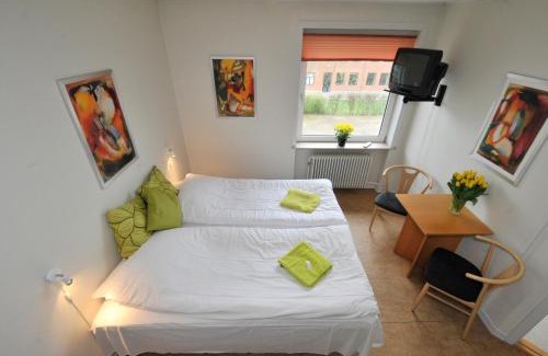 Skygge Hotel | Explore Thyregod Kursuscenter with Pool and Family Amenities