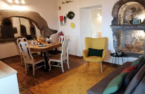 Angra do Heroismo House | Oceanfront Escape at Ti Chôa - Casa do Biscoitinho