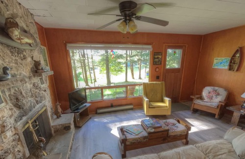 Rideau Lakes House | Ti-De Oaks- cozy cottage on Opinicon Lake on Rideau Canal