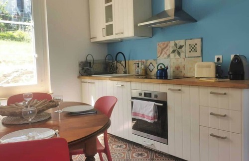 Locquirec House | Cozy Ti Laouen: Ocean View Retreat Near the Port
