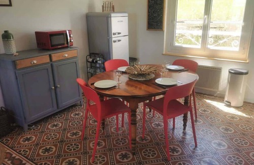 Locquirec House | Cozy Ti Laouen: Ocean View Retreat Near the Port
