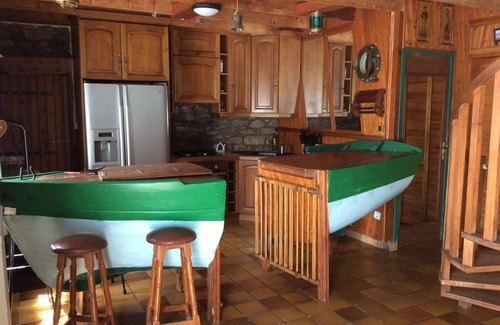 Lannilis Cottage | Ti Nominoë Cottage: Pet-Friendly Retreat with Ocean Views
