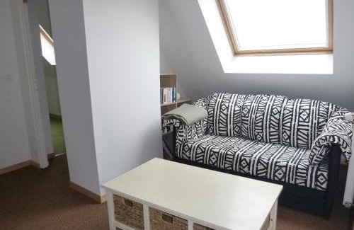 Groix House | Cozy Ti Post: Pet-Friendly Oceanfront Retreat Awaits