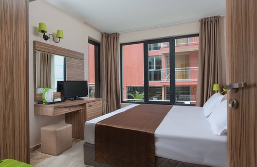 Sunny Beach Bed & Breakfast | Discover Tia Maria: Relaxing Stay in Sunny Beach Resort
