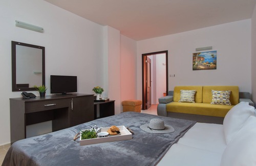 Sunny Beach Bed & Breakfast | Discover Tia Maria: Relaxing Stay in Sunny Beach Resort