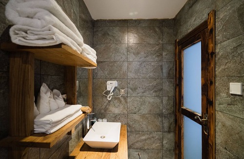 Yongding House | Relax at Tian's Resort: Rated 9.4 with Pool & Spa Access