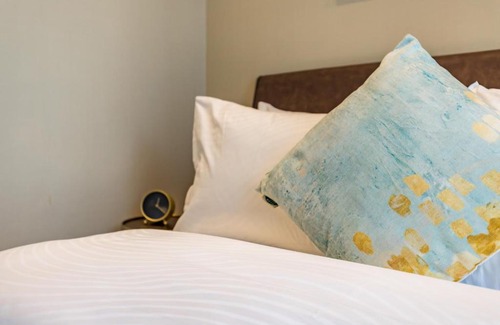 Hejiang Pavilion Apartment | Exceptional Tianfu IN Service Apartment with Breakfast Included