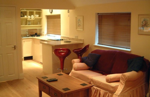 Painswick Bed & Breakfast | Relaxing Tibbiwell Lodge - B&B with Breakfast & Kids Welcome