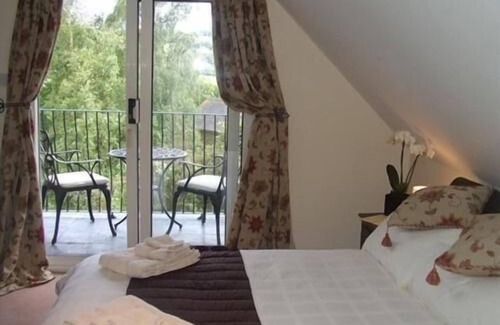 Painswick Bed & Breakfast | Relaxing Tibbiwell Lodge - B&B with Breakfast & Kids Welcome