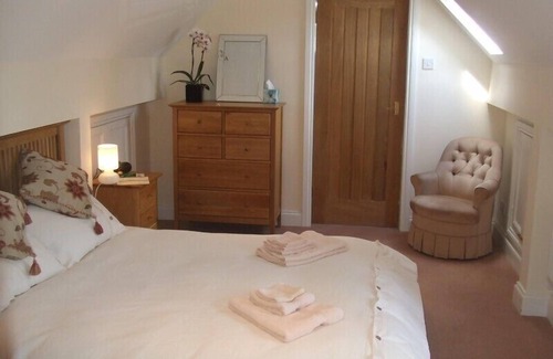 Painswick Bed & Breakfast | Relaxing Tibbiwell Lodge - B&B with Breakfast & Kids Welcome