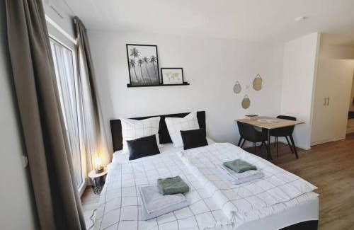 Metzingen Apartment | Stylish CASA PALMS with Smart TV & Elevator Access