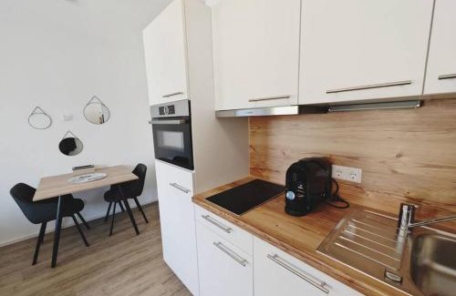 Metzingen Apartment | Stylish CASA PALMS with Smart TV & Elevator Access