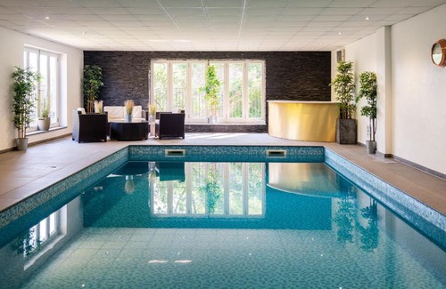 Kingsbridge House | Experience Tickell Cottage: Family-Friendly & Pet Welcoming