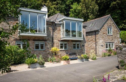 Kingsbridge House | Experience Tickell Cottage: Family-Friendly & Pet Welcoming