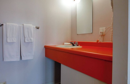 Truro Hotel | Discover Tidal Bore Inn: Spa Retreat with Breakfast Included