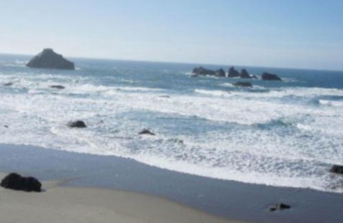 Bandon House | Pet-Friendly Tidal Links: Ideal Family Getaway in Bandon