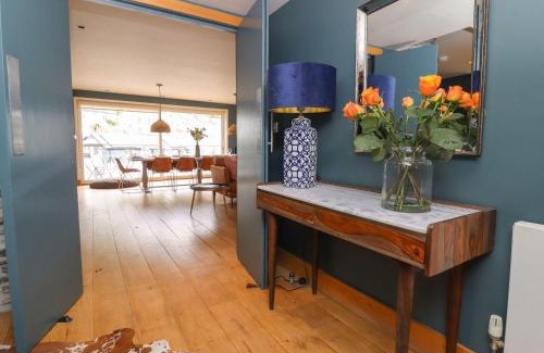 Noss Mayo House | Tidal Waters