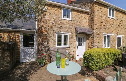 West Compton House | Explore Tiddlers Cottage: 4-Star Stay with Perfect Reviews
