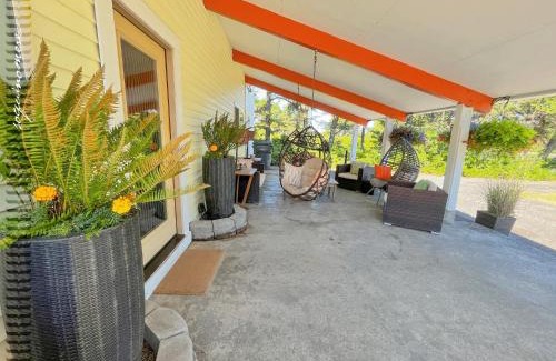 Ocean Shores House | Oceanfront Tide Pool Cabin in Downtown Ocean Shores