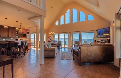 Dillon Beach House | Beachside Bliss: Tide Pool with Hot Tub & Ocean Views