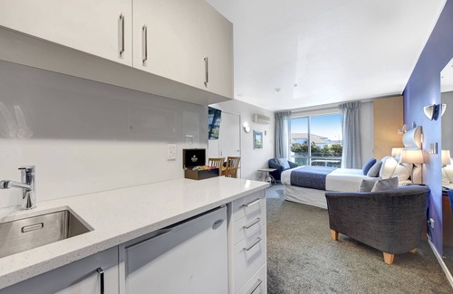 Nelson Hotel | Discover Tides Hotel: 4-Star Stay with Pool & Breakfast