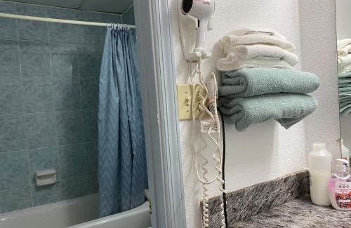 Lattingtown Hotel | Relaxing Oceanfront Escape at Tides Inn, Stehli Beach