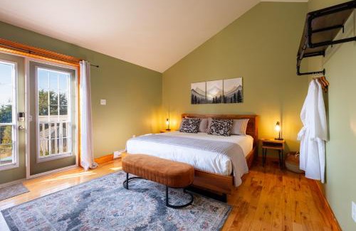 Hall's Harbour House | Family-Friendly Tides Inn Guest Suites with Kitchen Access