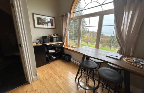 Hall's Harbour House | Family-Friendly Tides Inn Guest Suites with Kitchen Access