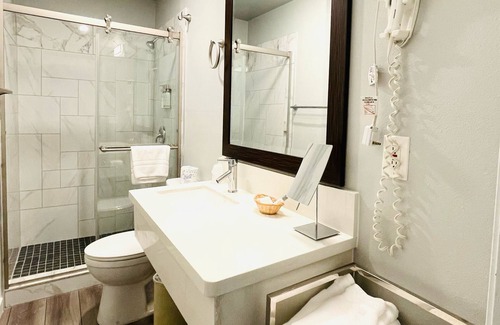 Port Townsend Hotel | Relax at Tides Inn & Suites with Family-Friendly Amenities
