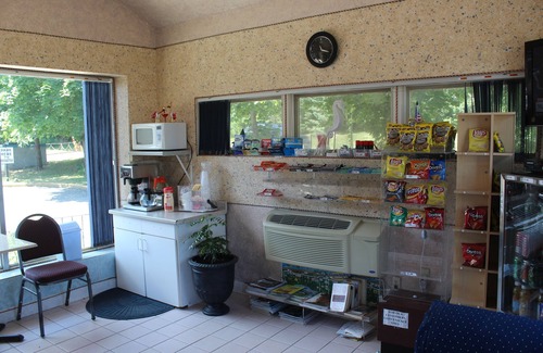 Lattingtown Hotel | Beachside Retreat at Tides Motor Inn with Family Amenities