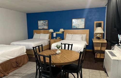 Lattingtown Hotel | Beachside Retreat at Tides Motor Inn with Family Amenities