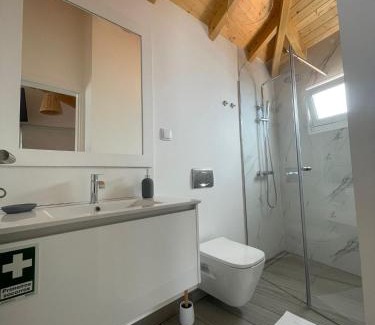 Paul do Mar Apartment | Experience High Tide: Beachfront Bliss Awaits You