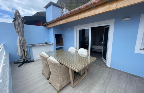 Paul do Mar Apartment | Experience High Tide: Beachfront Bliss Awaits You