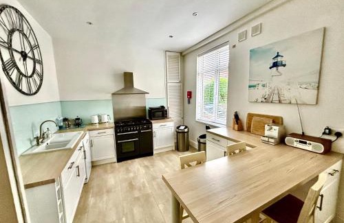 Muston House | Beachside Retreat at Tidesreach Filey - Sleeps 13, Pet Friendly