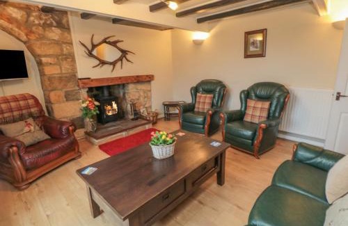 Saltburn-by-the-Sea House | Explore Tidkinhow Farm: Pet-Friendly Retreat with Pool