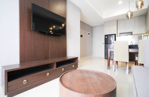 Suko Manunggal Apartment | Comfortable 2BR Retreat at Grand Sungkono Lagoon
